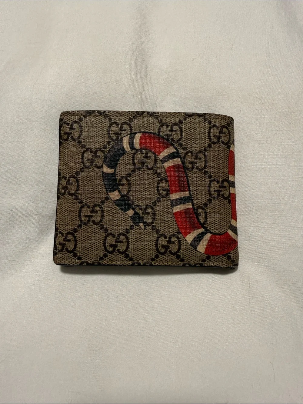 Gucci compact designer